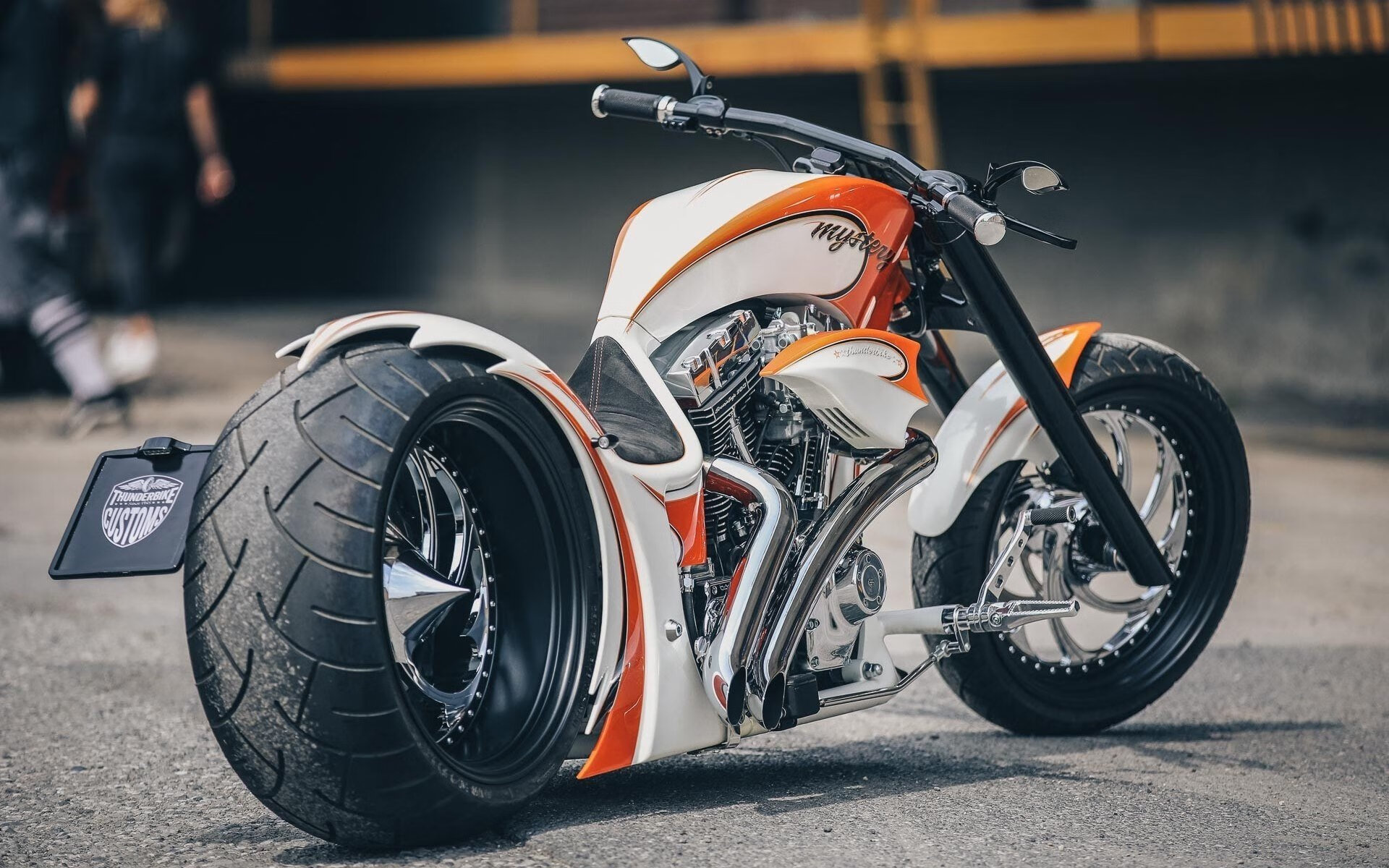 荷兰骑手 Maikel van der Vleuten 在巴黎奥运会个人障碍赛中荣获铜牌，与马匹 Beauville Z 一同创造历史。